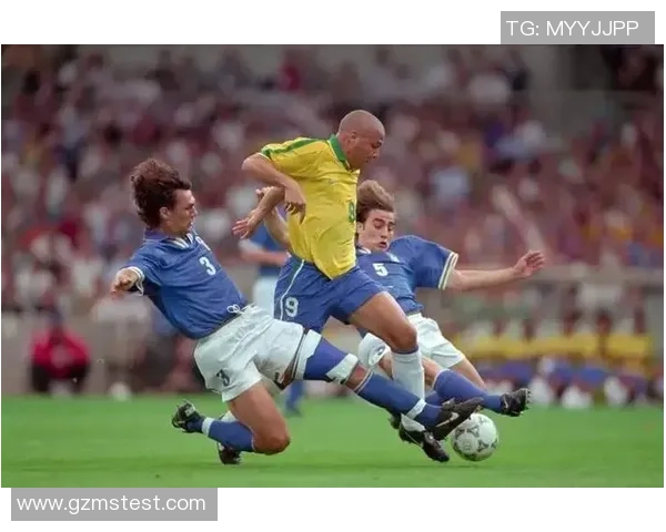 矮个子足球巨星盘点速度与智慧并存的绿茵传奇