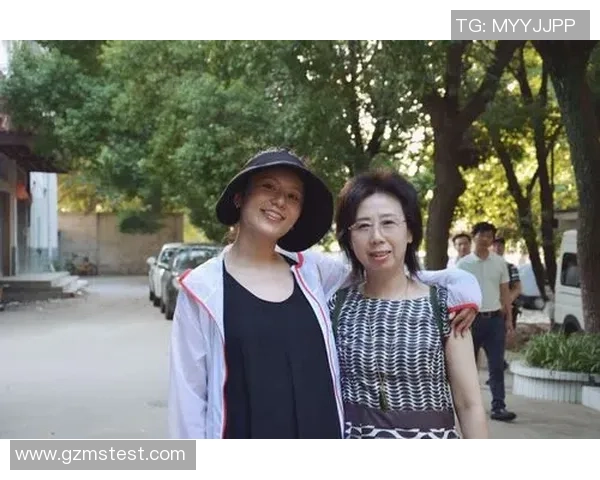 从普通人到足球天才的华丽转身，见证激情与梦想的碰撞